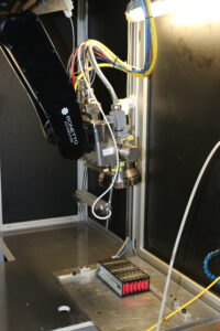 Caso applicativo Bonetto dell'assemblaggio del pacco batterie in cella di saldatura laser.